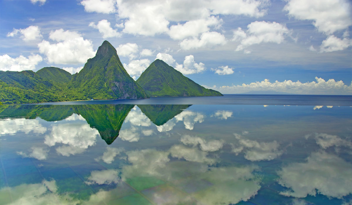 Jade Mountain infinity pool reflection of Pitons
